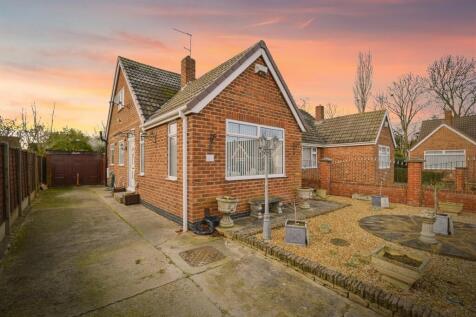 2 bedroom semi-detached bungalow for sale