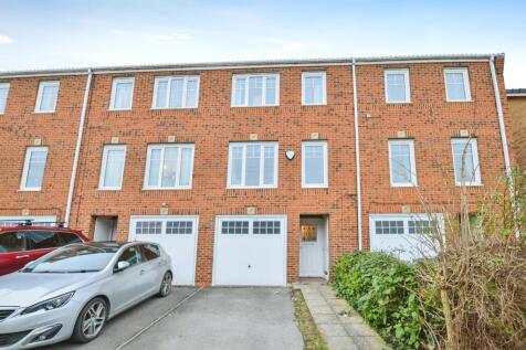 3 bedroom town house for sale