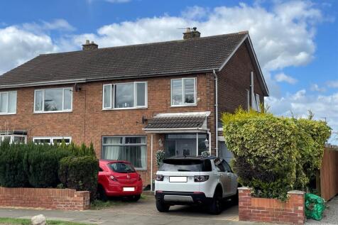 3 bedroom semi-detached house for sale
