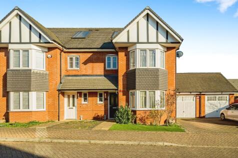 4 bedroom semi-detached house for sale