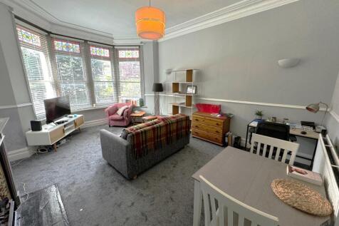 1 bedroom ground floor flat for sale