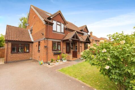 4 bedroom semi-detached house for sale