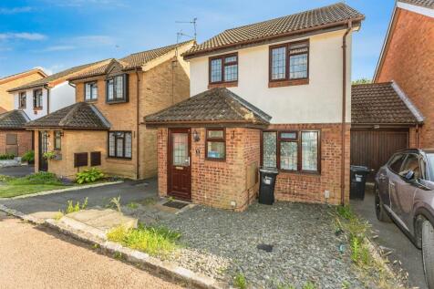 3 bedroom link detached house for sale