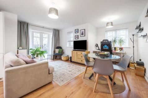 2 bedroom ground floor flat for sale