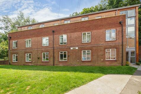 1 bedroom ground floor flat for sale