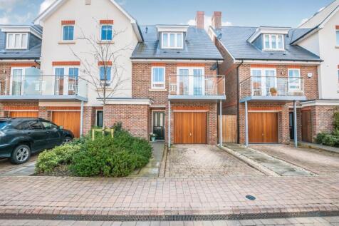 3 bedroom end of terrace house for sale