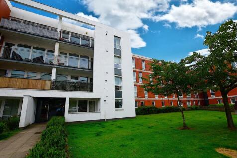 2 bedroom ground floor flat for sale