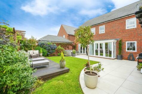 5 bedroom detached house for sale