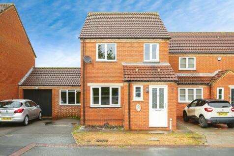 3 bedroom link detached house for sale