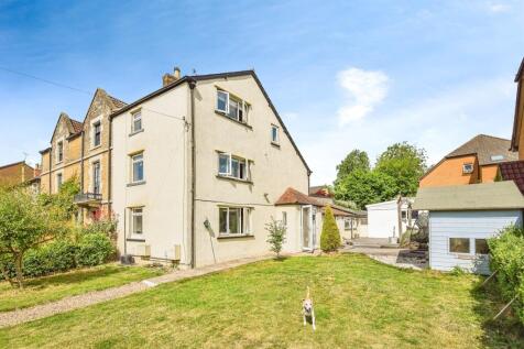 4 bedroom end of terrace house for sale