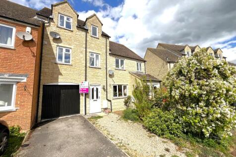 3 bedroom town house for sale