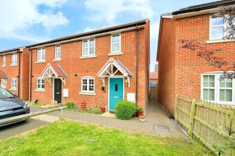2 bedroom semi-detached house for sale