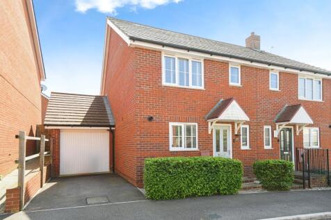 3 bedroom semi-detached house for sale