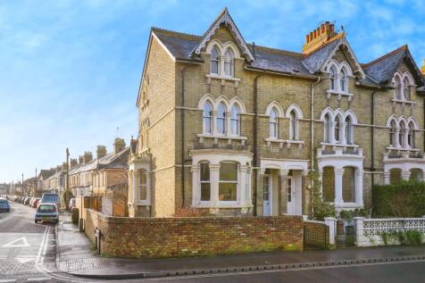 2 bedroom ground floor flat for sale