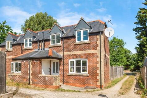 2 bedroom semi-detached house for sale