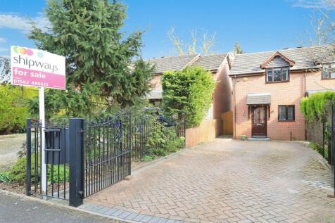 2 bedroom semi-detached house for sale