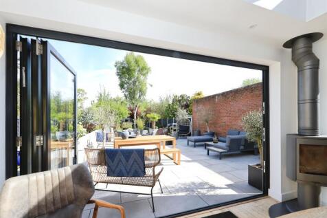 2 bedroom semi-detached house for sale