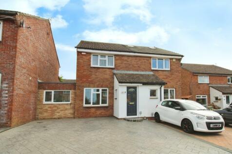 3 bedroom semi-detached house for sale