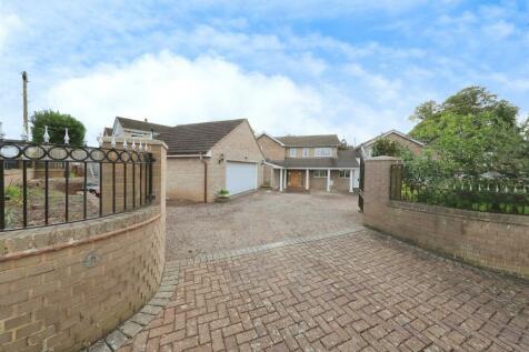 5 bedroom detached house for sale