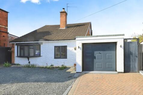 4 bedroom detached bungalow for sale