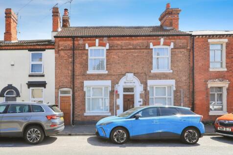 4 bedroom terraced house for sale