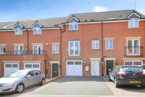 3 bedroom town house for sale