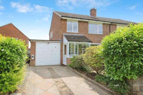3 bedroom semi-detached house for sale