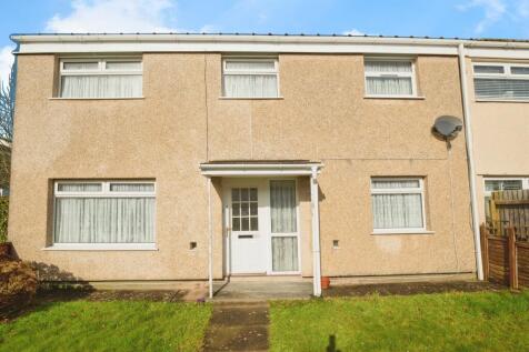 4 bedroom end of terrace house for sale