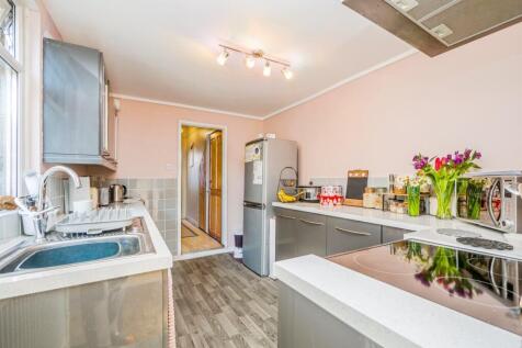 1 bedroom ground floor flat for sale