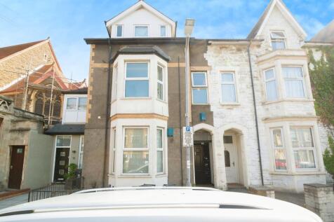 3 bedroom flat for sale