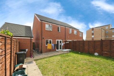 3 bedroom semi-detached house for sale