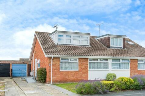 3 bedroom semi-detached bungalow for sale