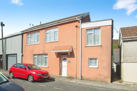 4 bedroom semi-detached house for sale