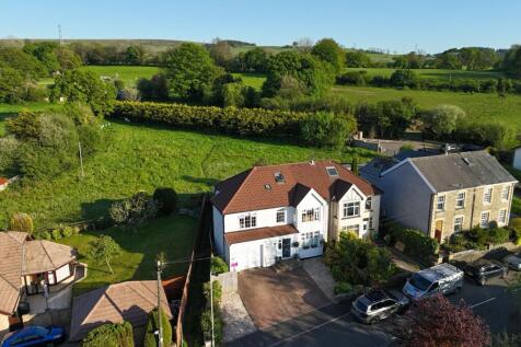 5 bedroom semi-detached house for sale