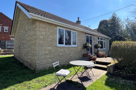 2 bedroom detached bungalow for sale