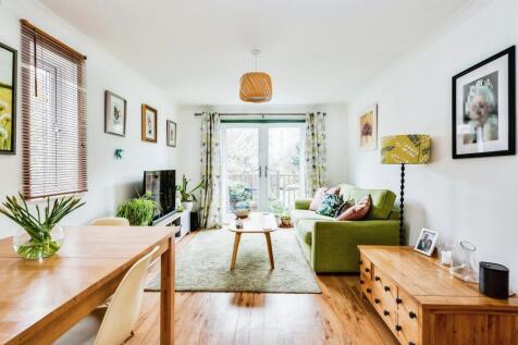 2 bedroom maisonette for sale