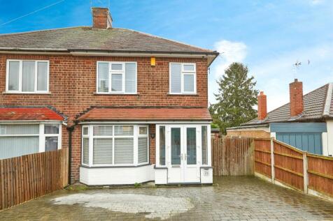 3 bedroom semi-detached house for sale