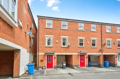 3 bedroom town house for sale