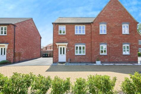 3 bedroom semi-detached house for sale