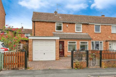 3 bedroom semi-detached house for sale