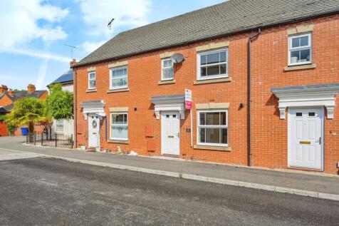 3 bedroom town house for sale