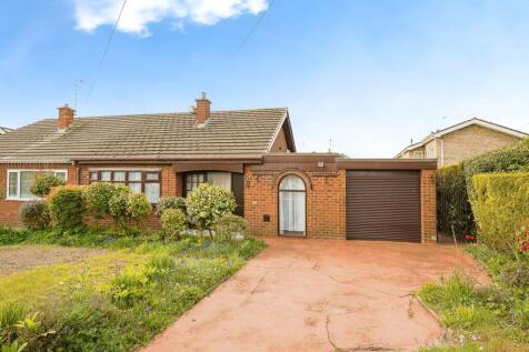 2 bedroom semi-detached bungalow for sale