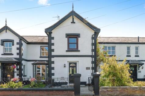 2 bedroom cottage for sale