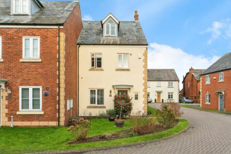 4 bedroom town house for sale