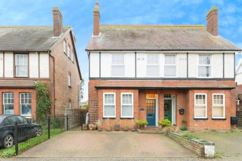 4 bedroom semi-detached house for sale