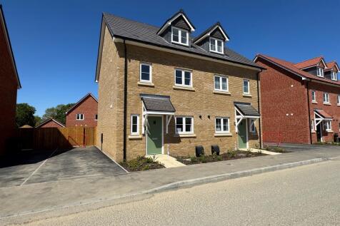 3 bedroom semi-detached house for sale