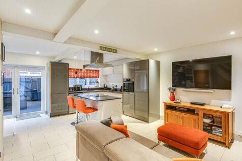 4 bedroom terraced house for sale