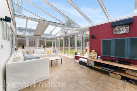 6 bedroom detached house for sale