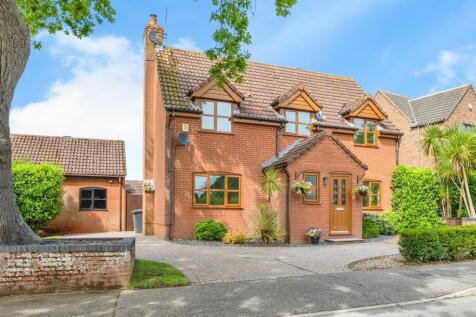4 bedroom detached house for sale