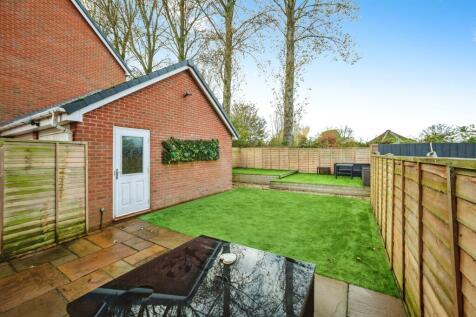 4 bedroom semi-detached house for sale